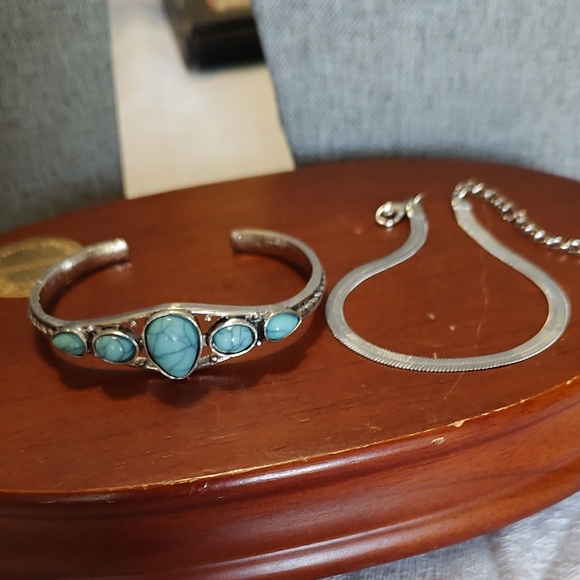 unknown Jewelry - Two Women's Silver Braclets